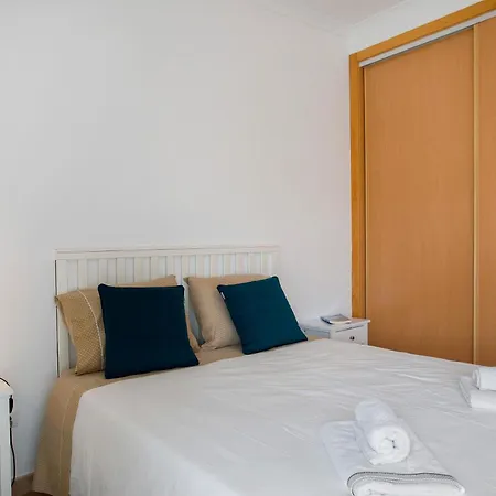 A O - Tina House Casa de Férias *