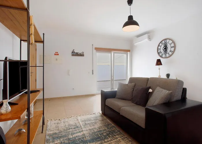 Дом отдыха A O - Tina House *